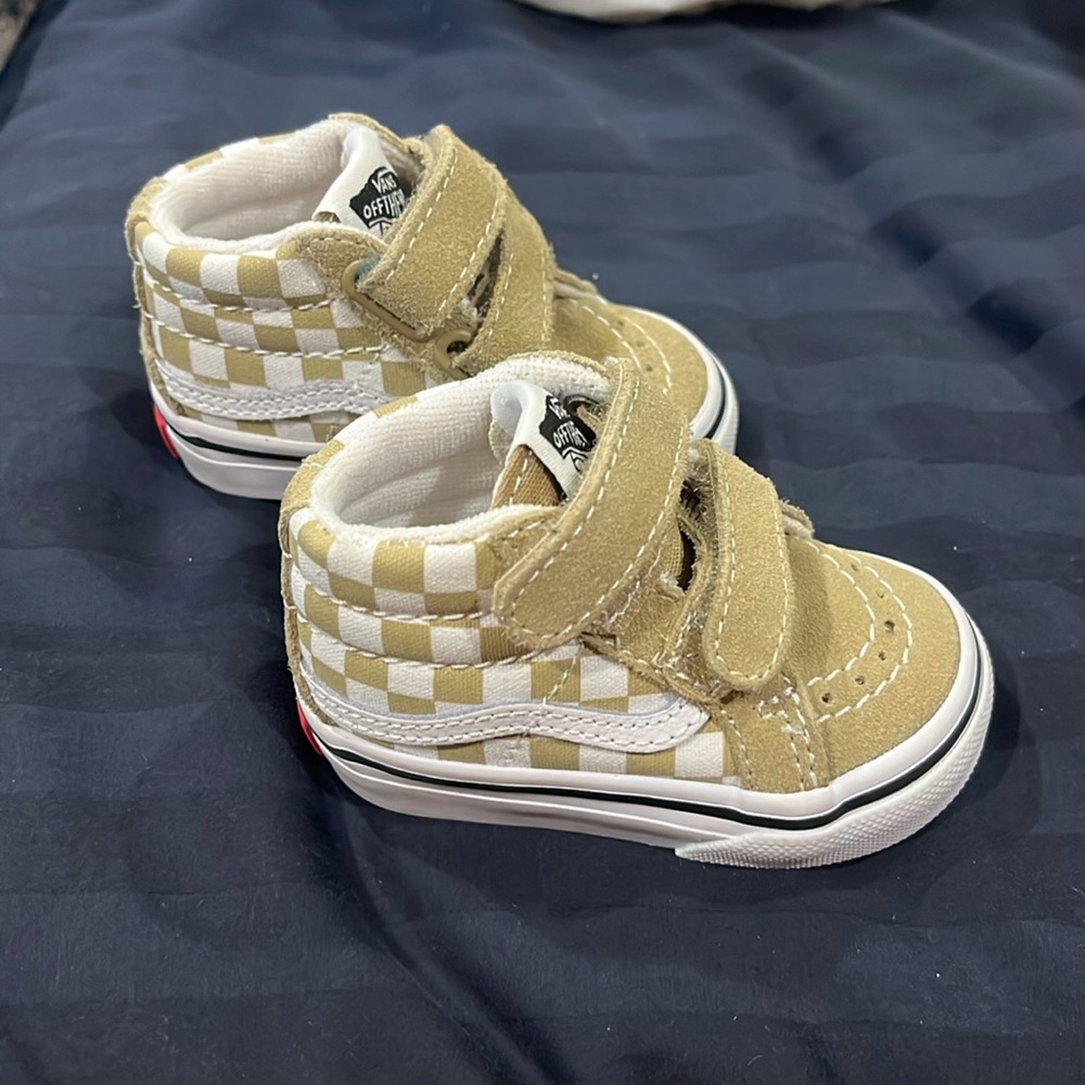 Baby hi-top checkered vans